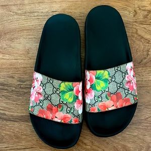 Gucci supreme floral slide sandals